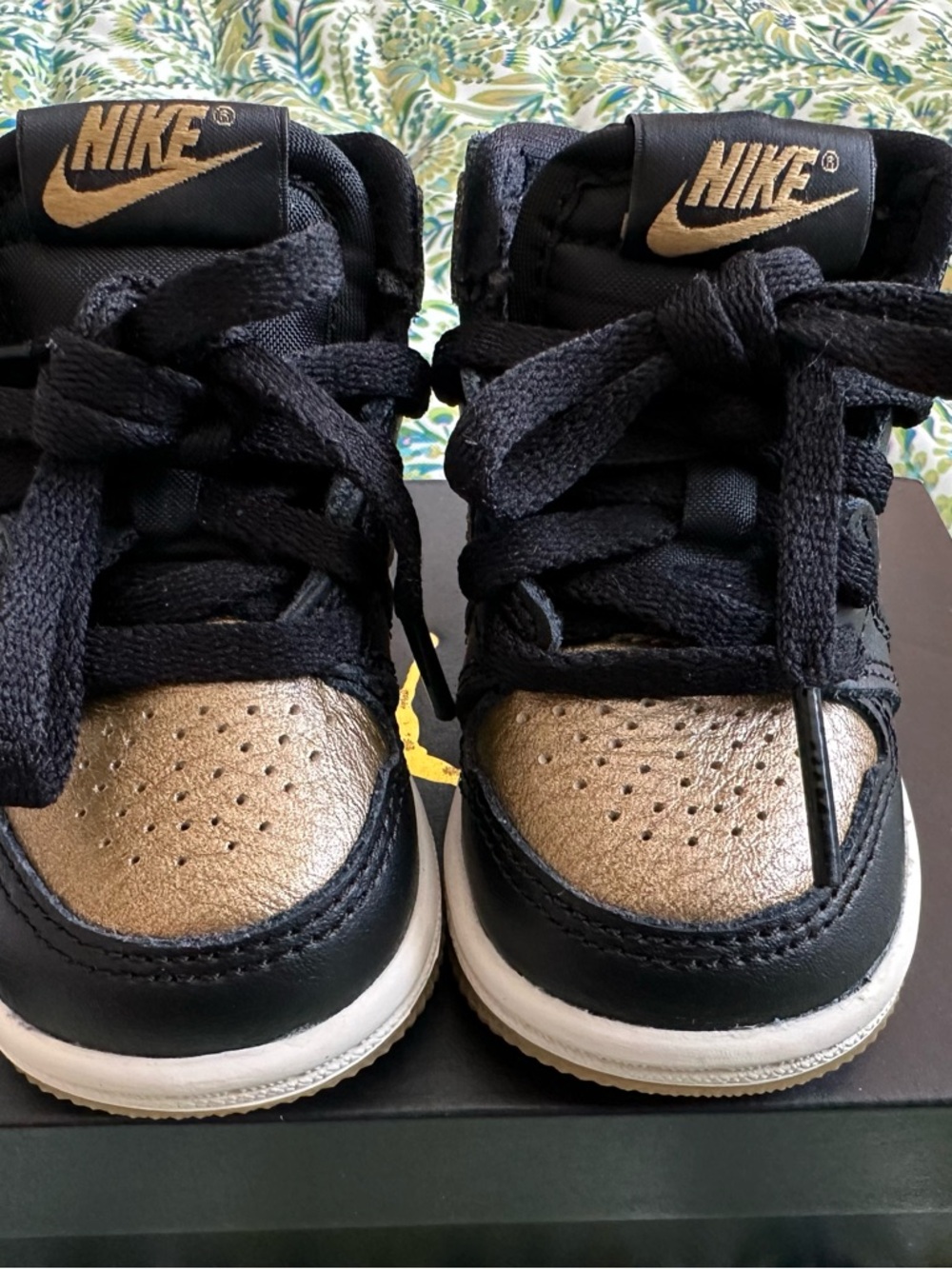 Nike Toddler Air Jordan 1 Retro High black/metallic/gold size 2C BRAND NEW